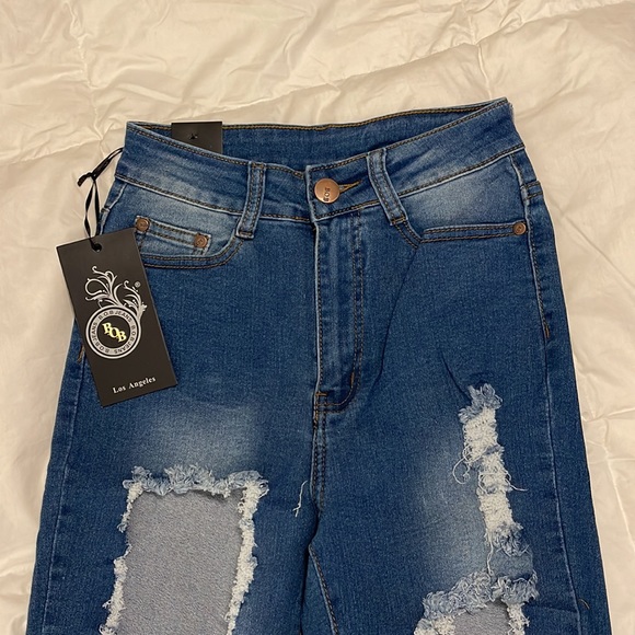 High-Waisted Jeans - Picture 2 of 3